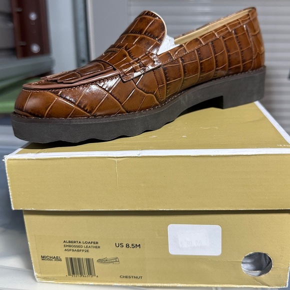 Michael Kors | Alberta Crocodile-Embossed Leather Kiltie Loafer - Picture 4 of 6